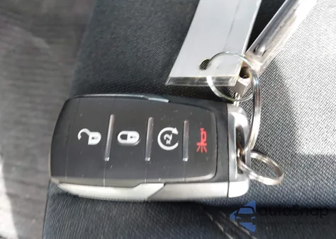 2025 Ram 1500 Tradesman 4X4 6'4 Box z USA, uszkodzony, nr VIN 1C6RRFCG5SN590010